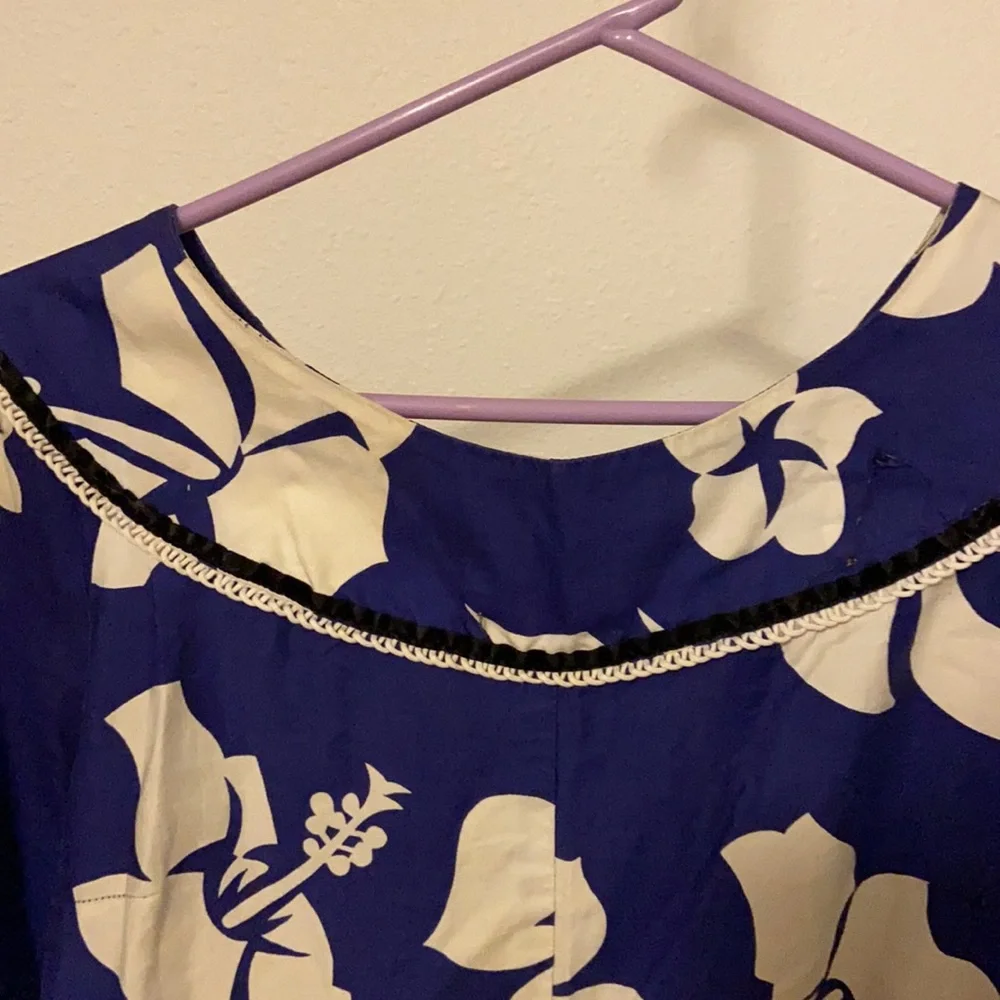 Vintage Hawaiian Muumuu - Picture 2 of 9